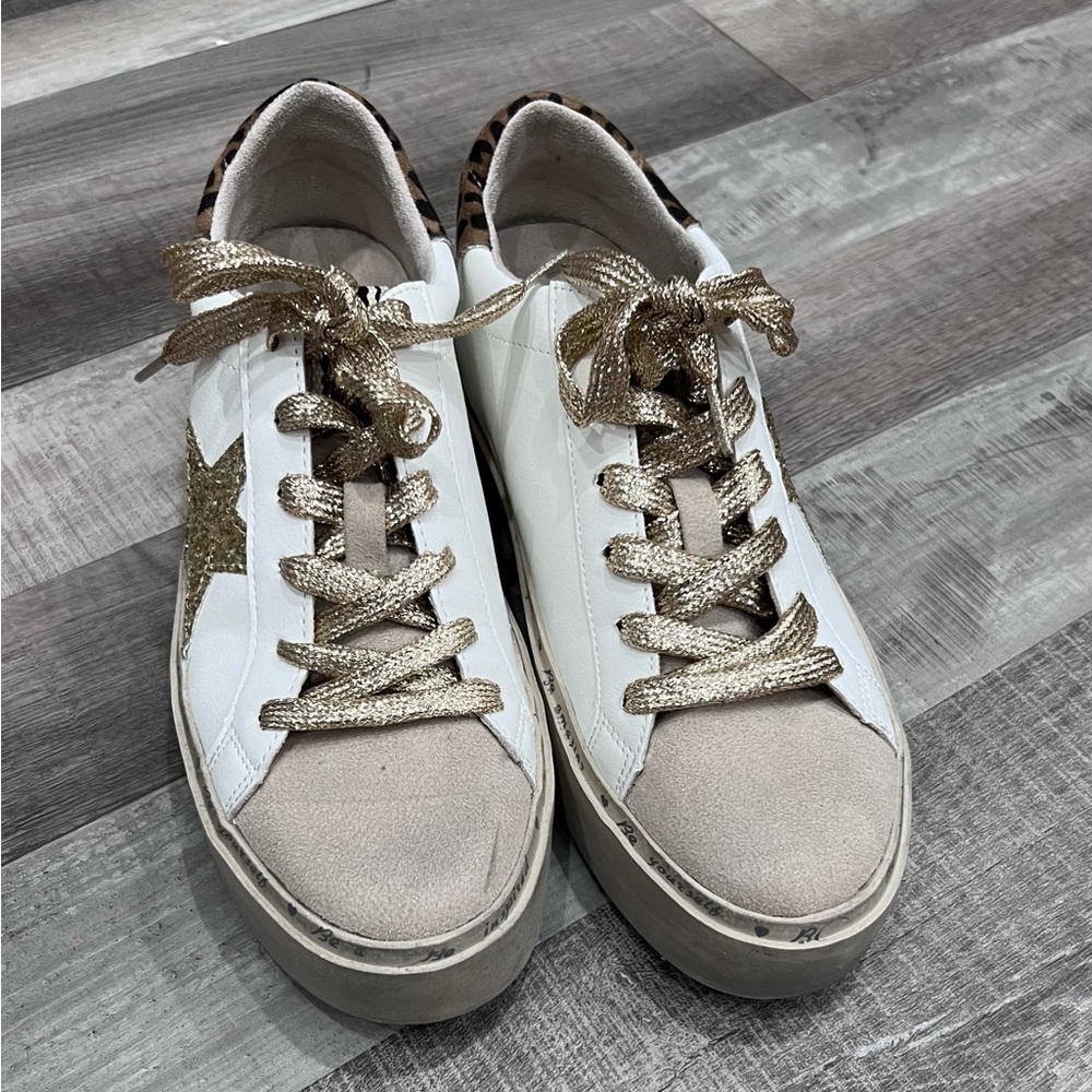 SHU SHOP REBA SIZE 8. WHITE GOLD GLITTER STAR